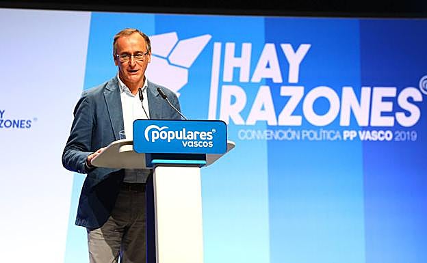 Alonso, durante su intervención ayer en la convención del PP vasco. :: 