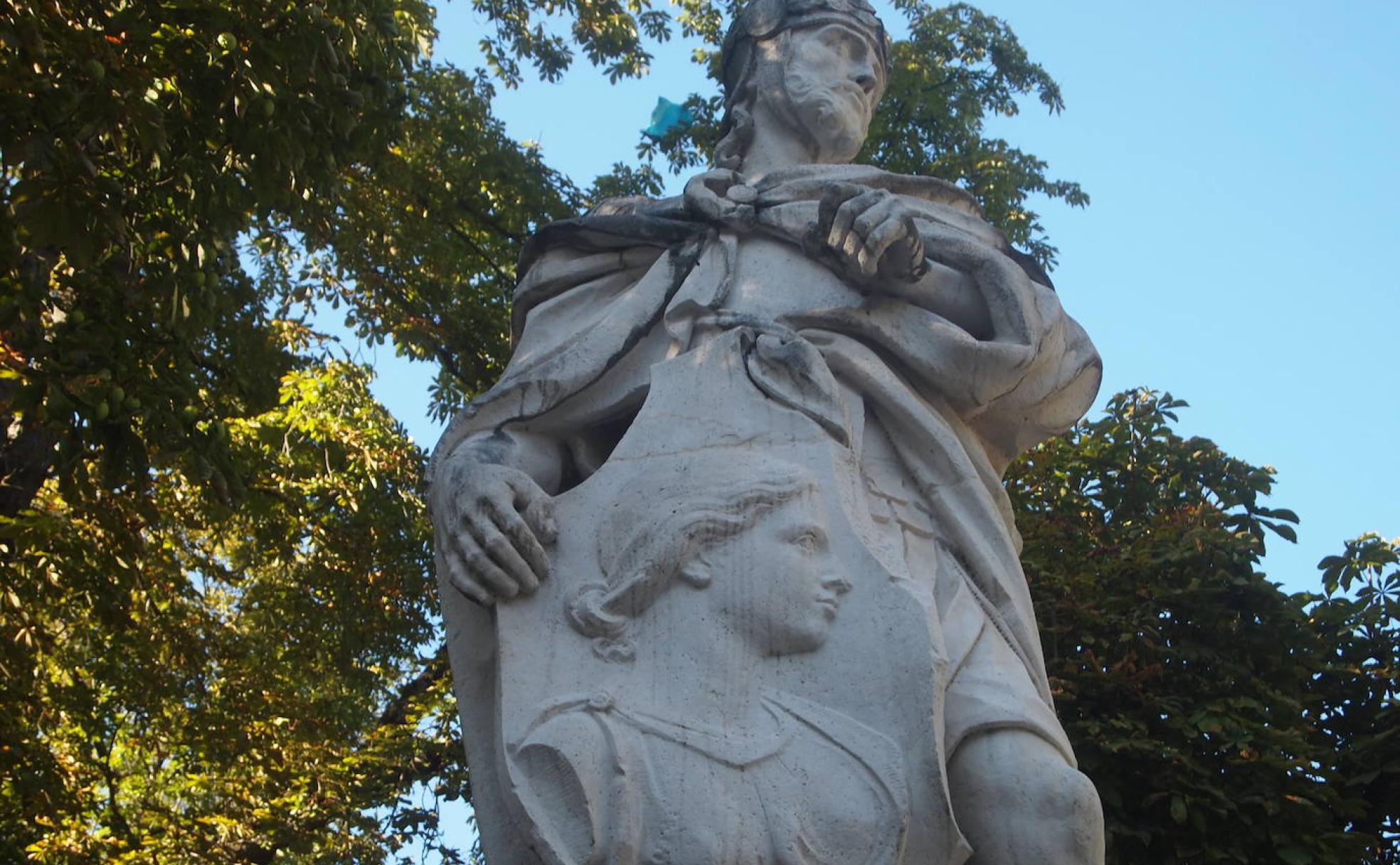 El complejo escultórico del que formaba esta estatua parte estaba destinado al Palacio real de Madrid. 