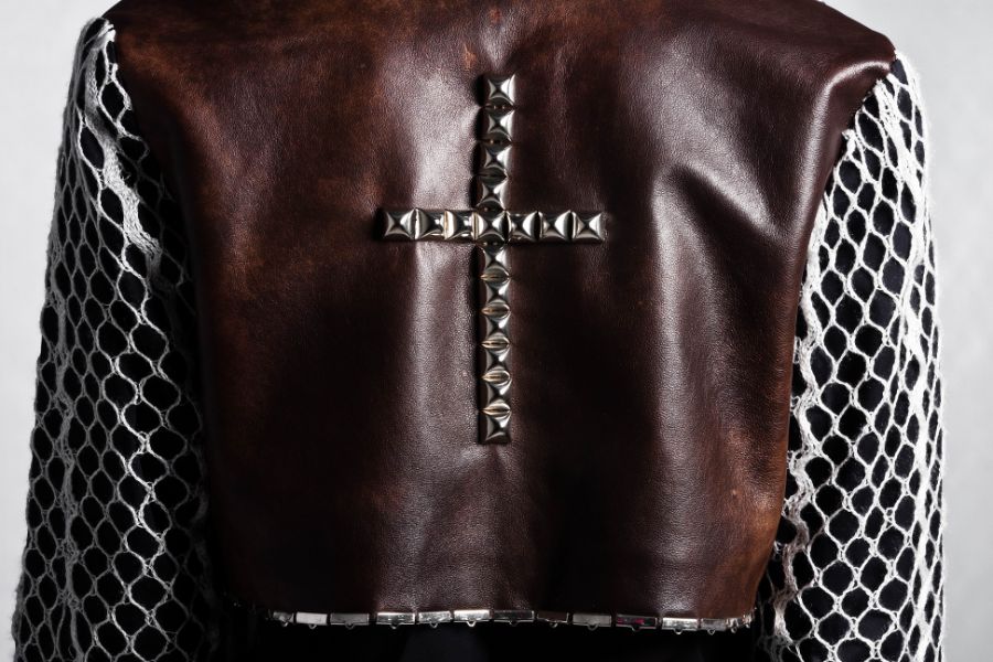 Sonia Fuente es la directora creativa de su firma homónima. Sus colecciones para mujer son cañeras, de estilo noventero y con influencias 'de la calle'