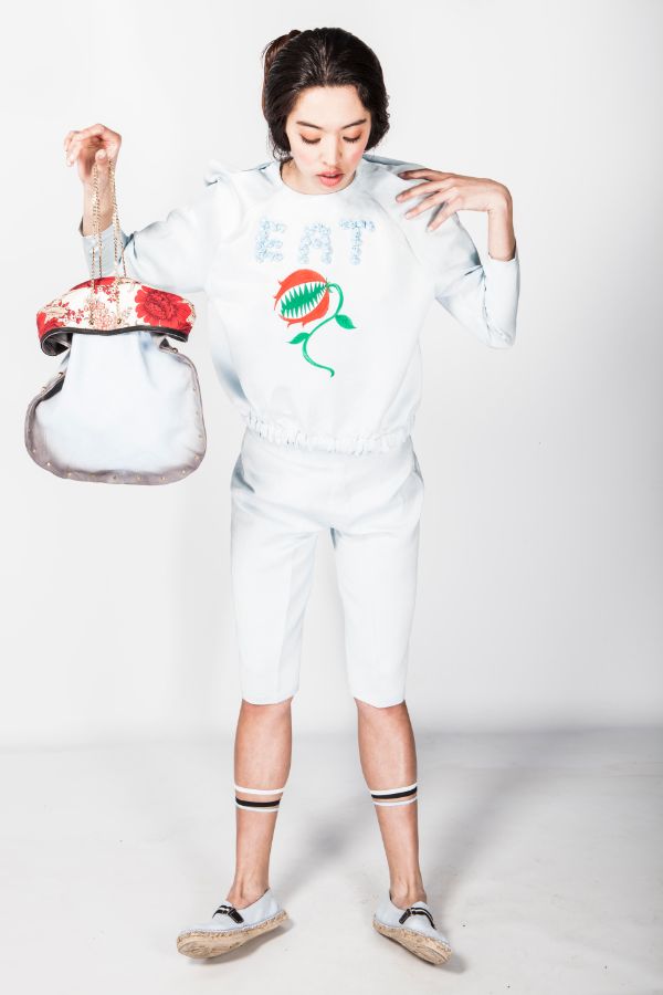 Sonia Fuente es la directora creativa de su firma homónima. Sus colecciones para mujer son cañeras, de estilo noventero y con influencias 'de la calle'