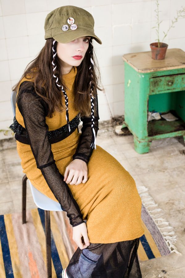 Sonia Fuente es la directora creativa de su firma homónima. Sus colecciones para mujer son cañeras, de estilo noventero y con influencias 'de la calle'