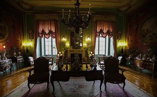 Uno de los salones del Palacio de Líria.