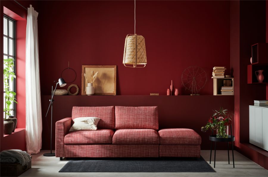 Sigo con piezas de decoración con las que me siento plenamente identificada. Los jarrones GRADVIS realizados en gres con barniz coloreado, han captado mi atención por su diseño impecable. Su textura suave salta a la vista y los tonos escogidos no pueden ser más dulces. Me encantó saber la filosofía de su diseñadora, Inma Bermúdez, al crearlos: «Vivo rodeada de naturaleza, y me encanta coger flores en el jardín. Fue así como me inspiré para diseñar los jarrones GRADVIS. Quería hacer unos jarrones con suaves formas geométricas y colores relajantes en tonos similares. Algunos jarrones presentan una característica sorprendente que permite colocar las flores de una manera más creativa. Mi idea es que puedas utilizar varios de ellos para formar bonitas combinaciones que queden igual de bien tanto con flores como sin ellas». Así que ya sabéis cómo crear bellos rincones con ellos ¡con o sin flores!