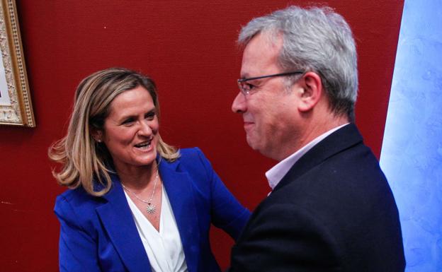 Amaia del Campo , Alcalde de Barakaldo , en el dia de la toma de posesion , con Alfredo Retortillo, PSE EE