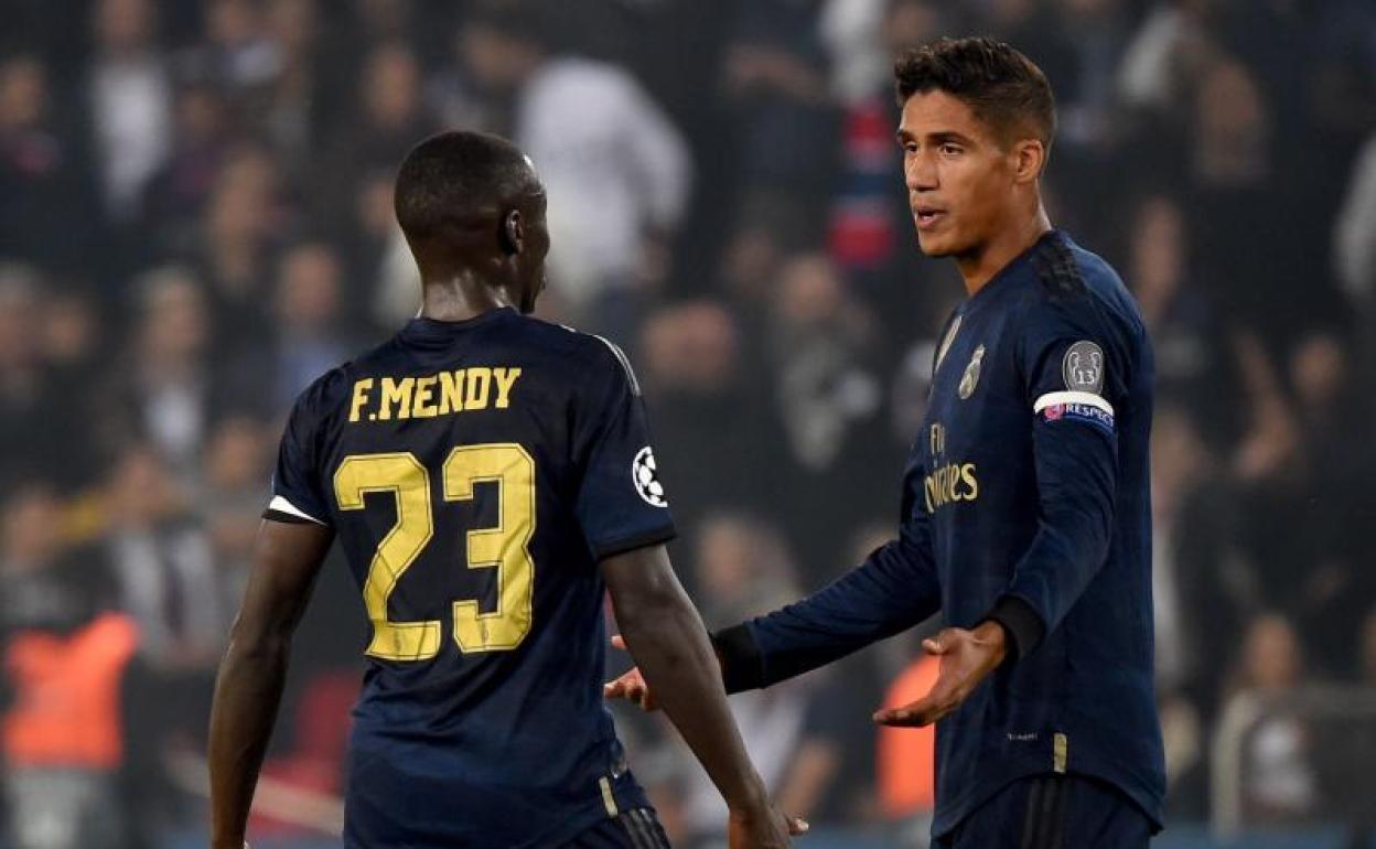 Ferland Mendy y Raphael Varane, durante el partido ante el PSG.