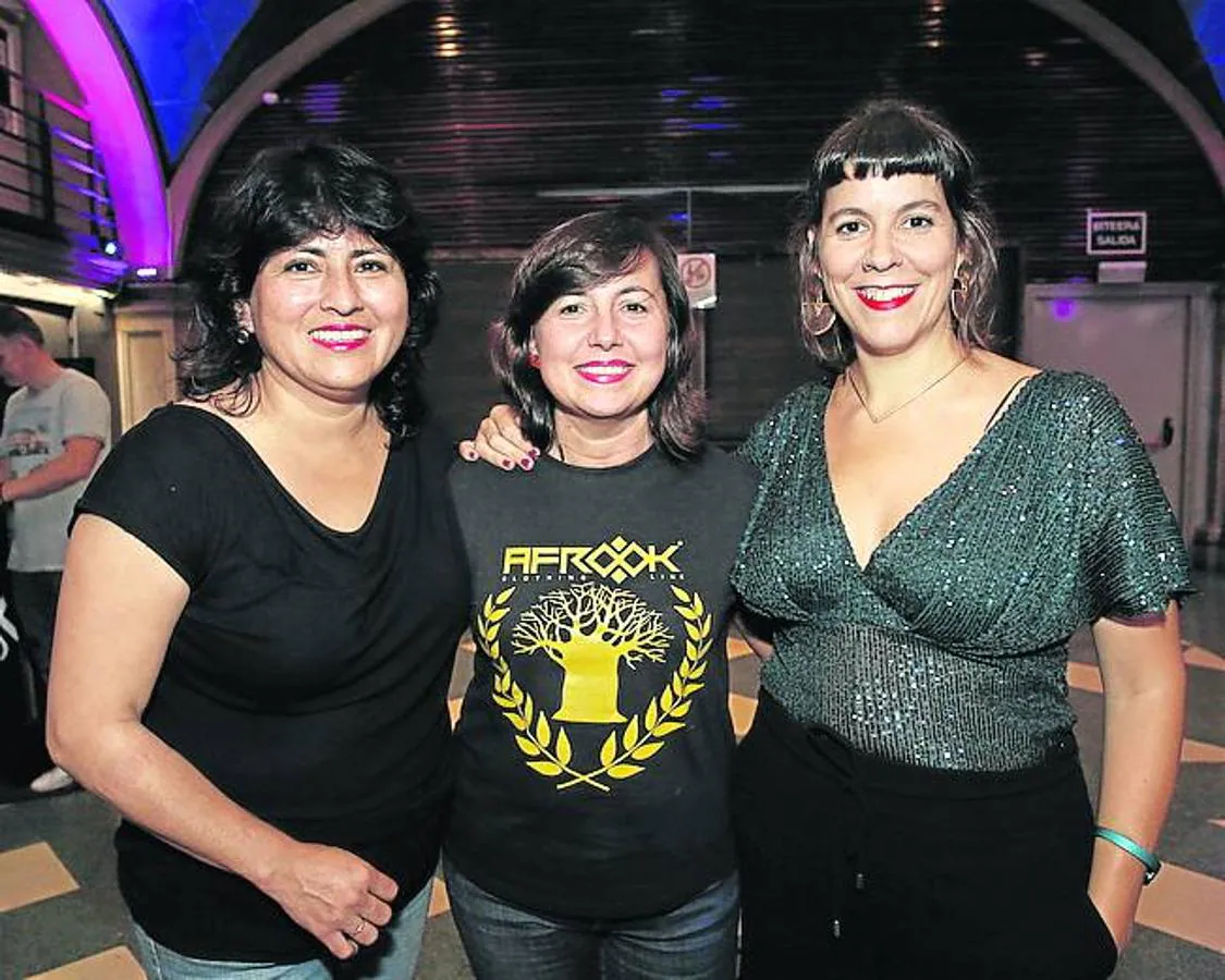 Karina Perla, Mirari Aranburu y Janire Román.