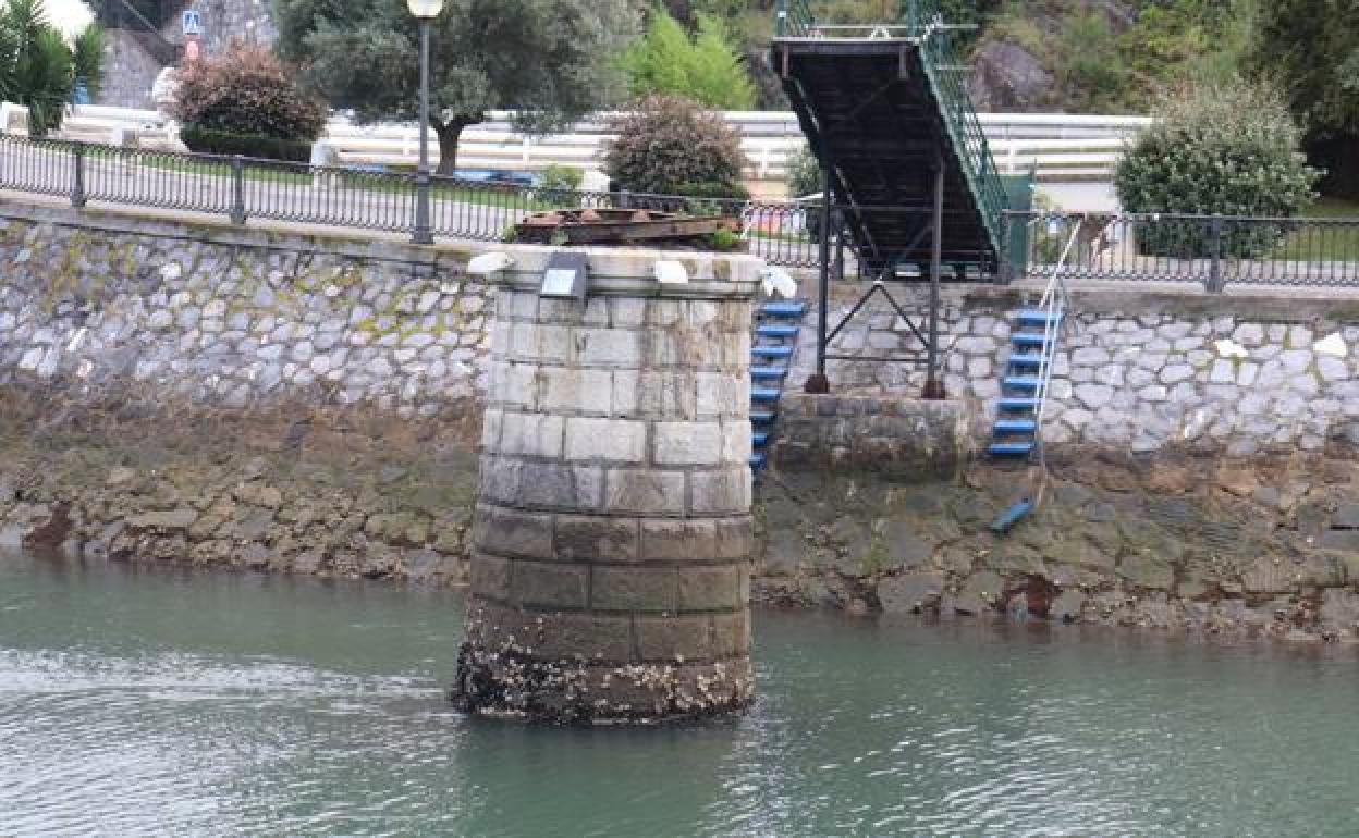 Las piezas del puente de hierro de Ondarroa fueron desmontadas a primeros de junio. 