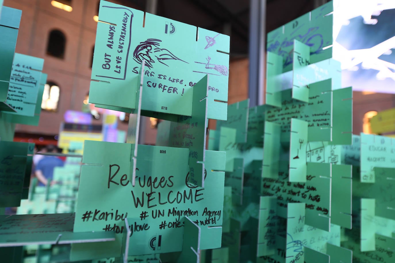 La exposición instalada en la Alhóndiga para promover la creación de ideas.