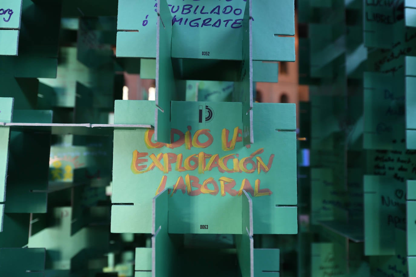 La exposición instalada en la Alhóndiga para promover la creación de ideas.