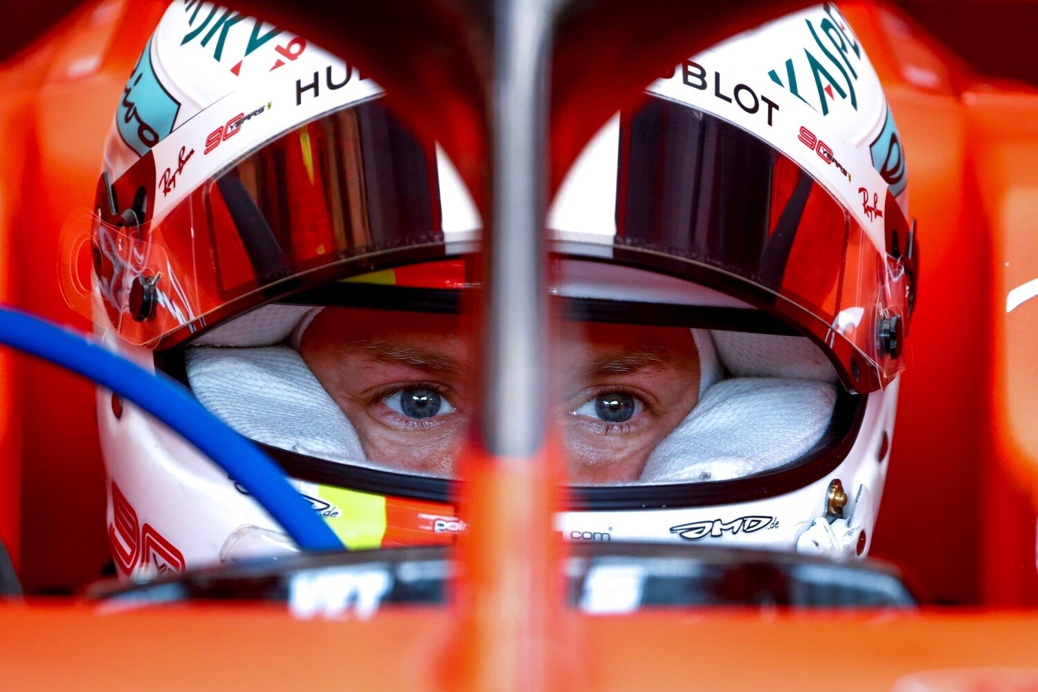 El piloto de Fórmulas Uno de la escudería Ferrari, Sebastian Vettel, se prepara para la primera sesión de entrenamientos antes del Gran Premio de Fórmula Uno de Singapur. La carrera nocturna del Gran Premio de Fórmula Uno de Singapur tendrá lugar el 22 de septiembre de 2019. 