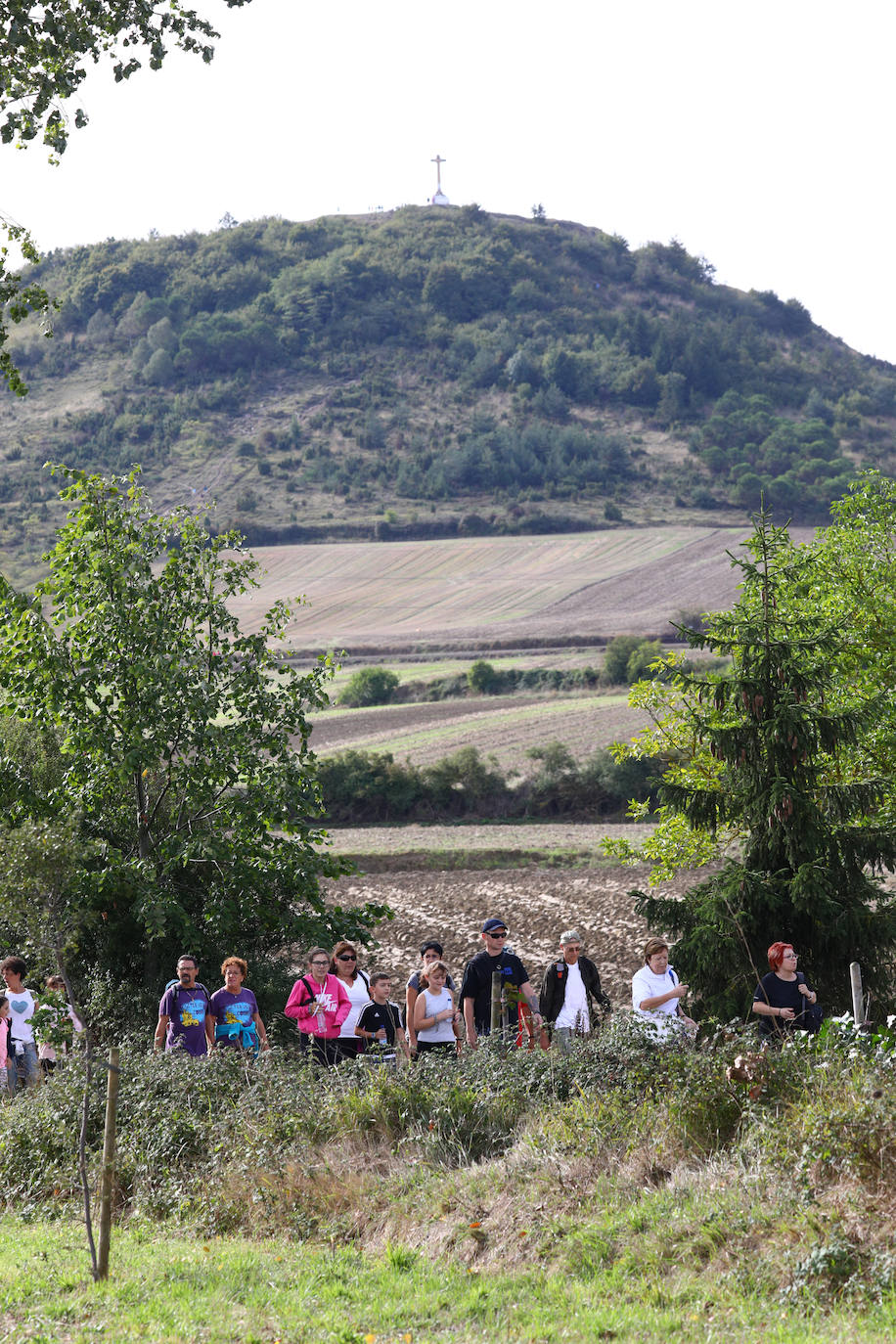 La popular cita ha reunido este año a cerca de dos mil participantes en un recorrido cargado de buen ambiente por el parque de Olárizu. Todo lo recaudado a través de las inscripciones para esta prueba que nació en 2012, coincidiendo con el reinado de Vitoria como 'Green Capital', irá destinado a la agencia de colocación de parados que Cáritas tiene en el barrio de Zaramaga.