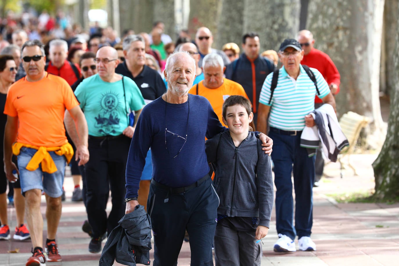 La popular cita ha reunido este año a cerca de dos mil participantes en un recorrido cargado de buen ambiente por el parque de Olárizu. Todo lo recaudado a través de las inscripciones para esta prueba que nació en 2012, coincidiendo con el reinado de Vitoria como 'Green Capital', irá destinado a la agencia de colocación de parados que Cáritas tiene en el barrio de Zaramaga.