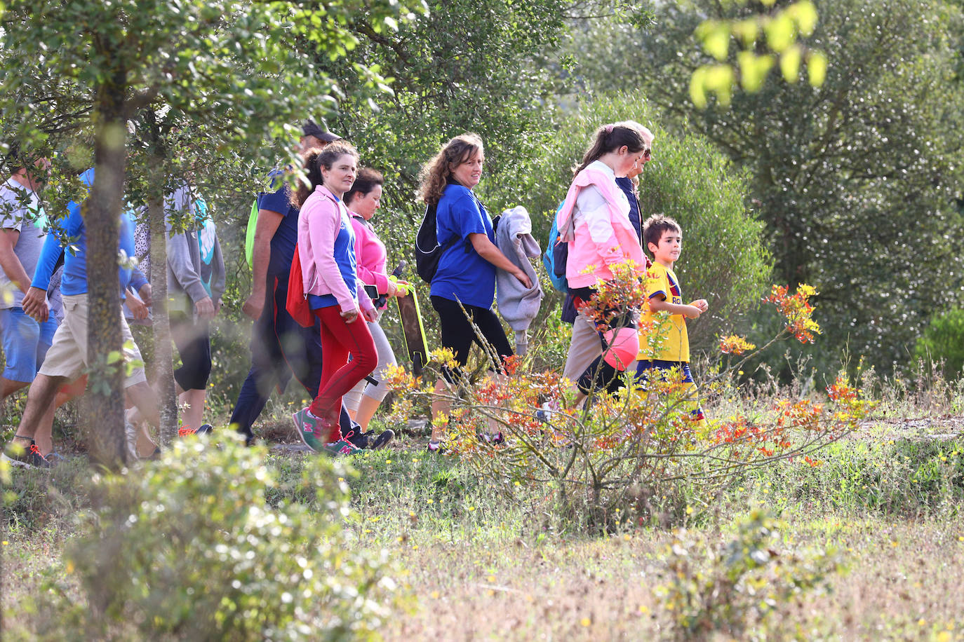 La popular cita ha reunido este año a cerca de dos mil participantes en un recorrido cargado de buen ambiente por el parque de Olárizu. Todo lo recaudado a través de las inscripciones para esta prueba que nació en 2012, coincidiendo con el reinado de Vitoria como 'Green Capital', irá destinado a la agencia de colocación de parados que Cáritas tiene en el barrio de Zaramaga.