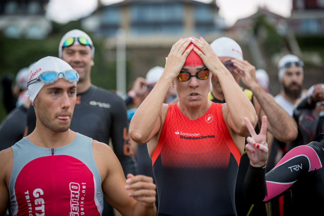 Fotos: Martín Fiz gana el Santander Getxo Triatloia junto a Eider Fuentes y Eneko van Horenbeke