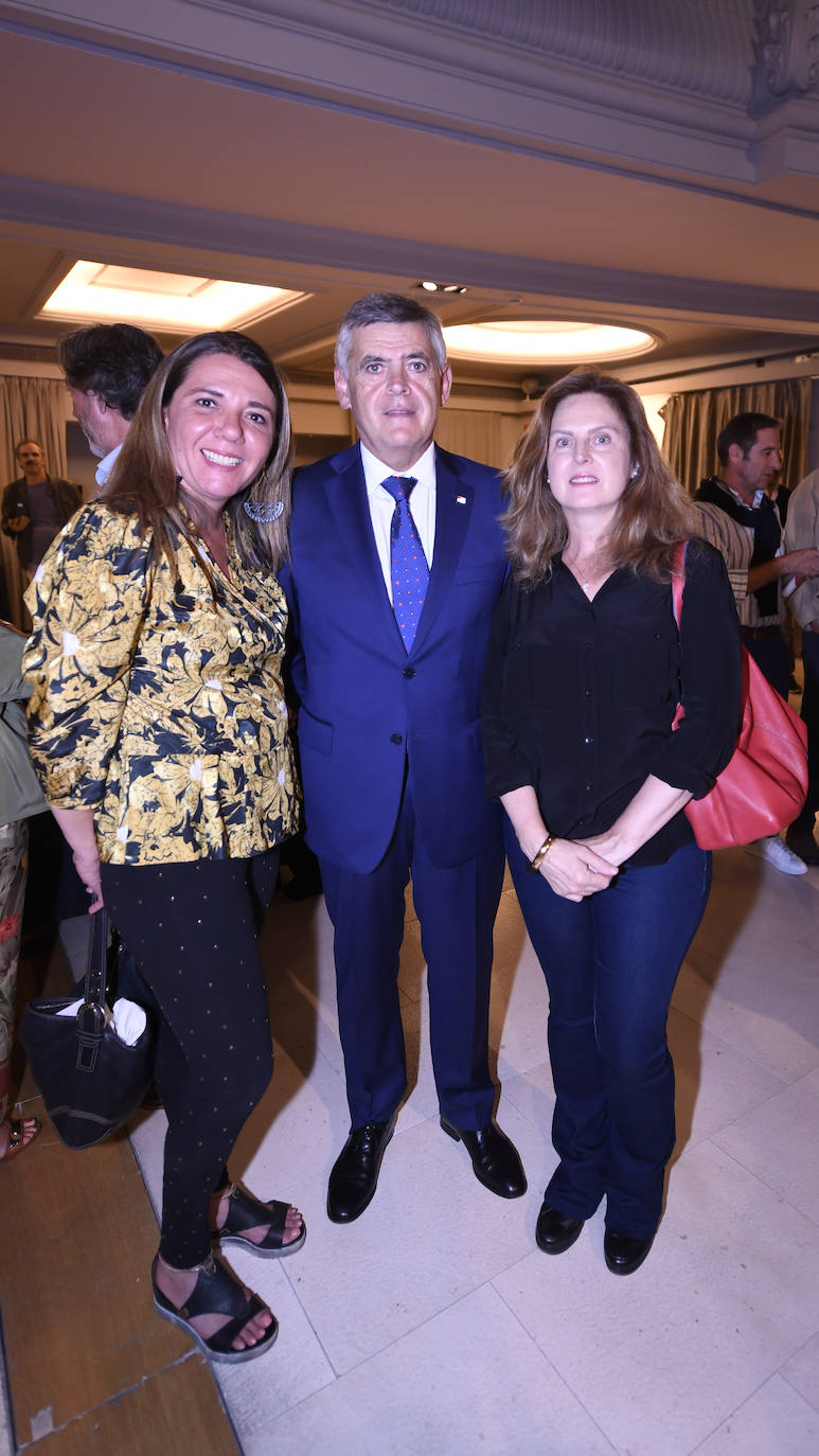 Iranzu Argonzoniz, Kepa Odriozola y Carmen Flores. 