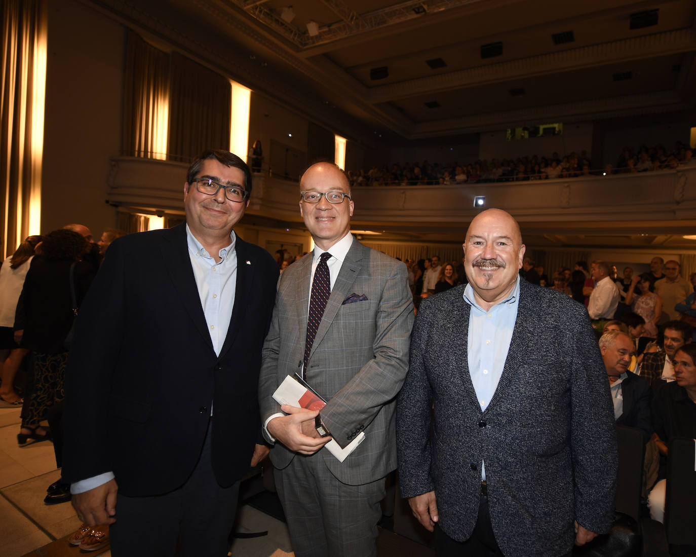 Gonzalo Olabarria, Edouard Mayoral e Iñigo Iturrate. 