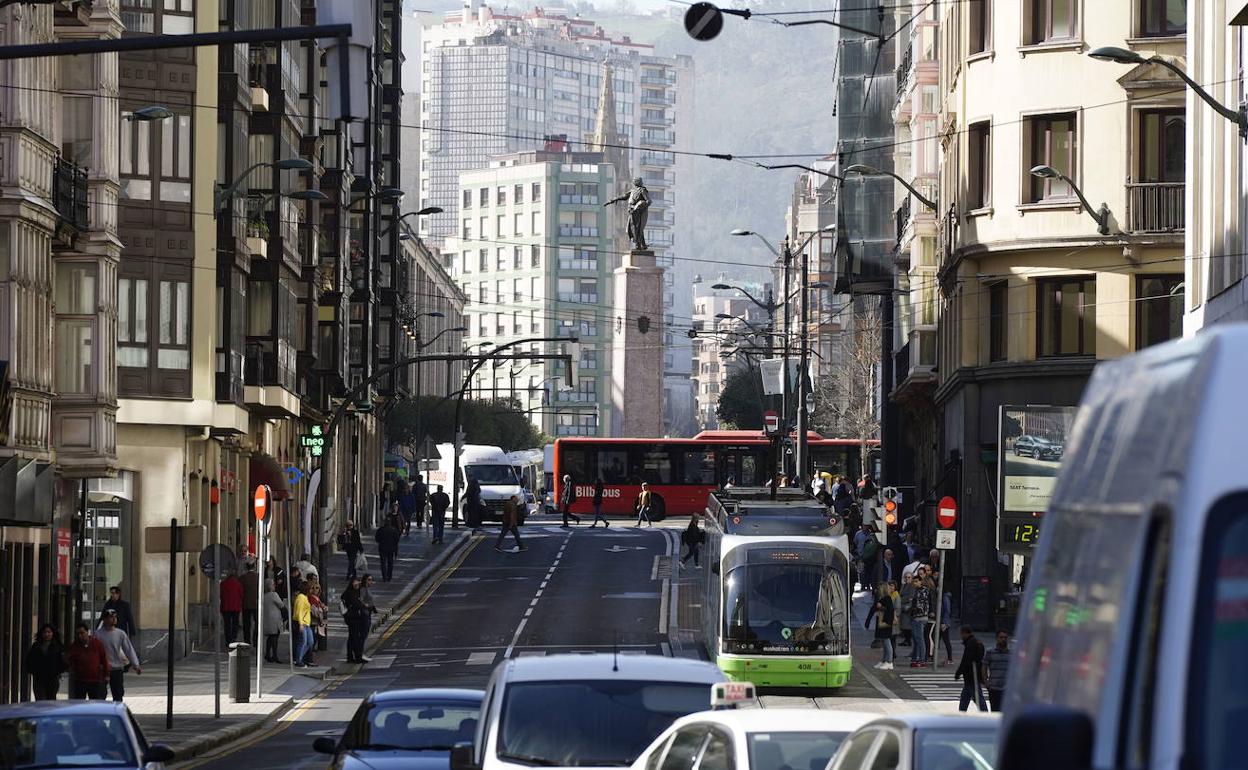 Tráfico en el centro de Bilbao. 