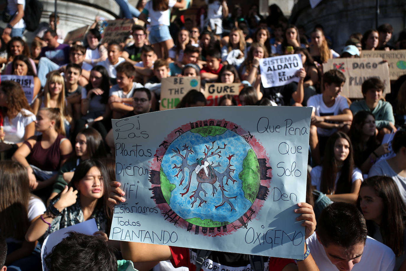 Fotos: Los estudiantes vizcaínos se manifiestan contra el cambio climático