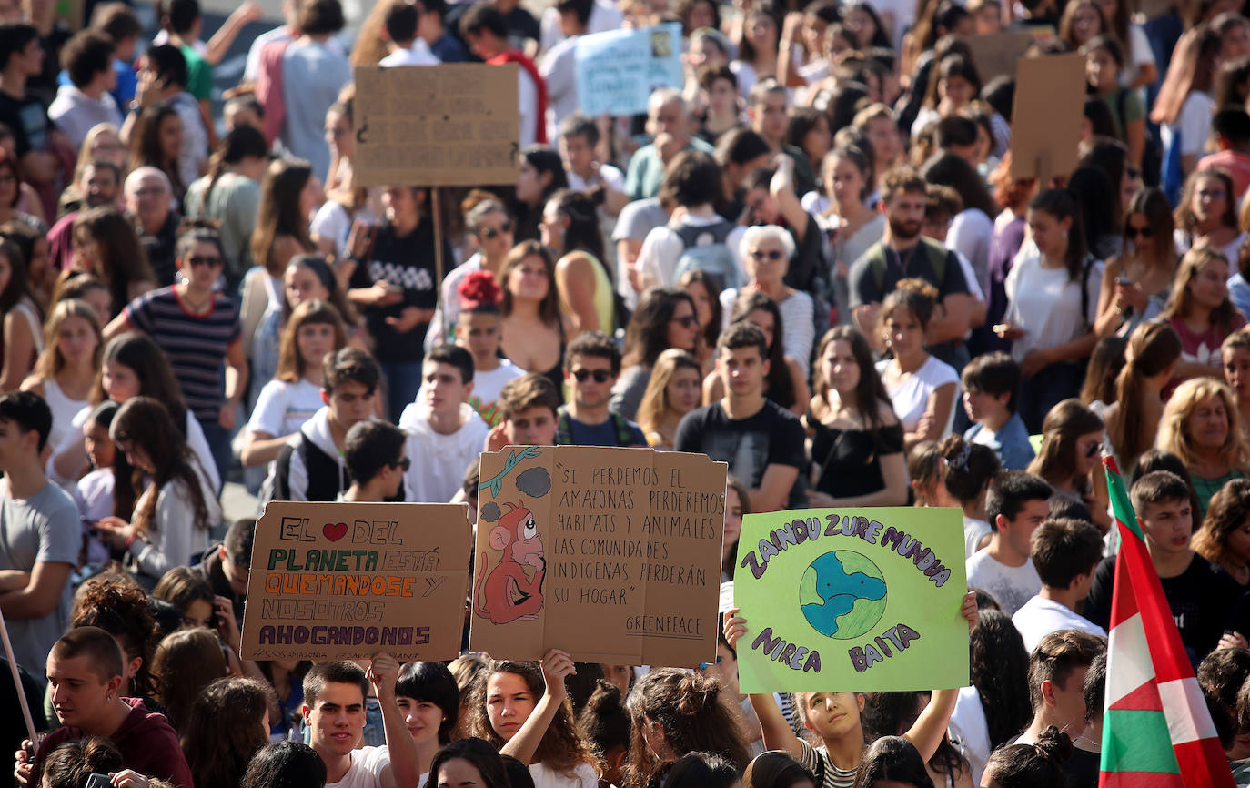 Fotos: Los estudiantes vizcaínos se manifiestan contra el cambio climático