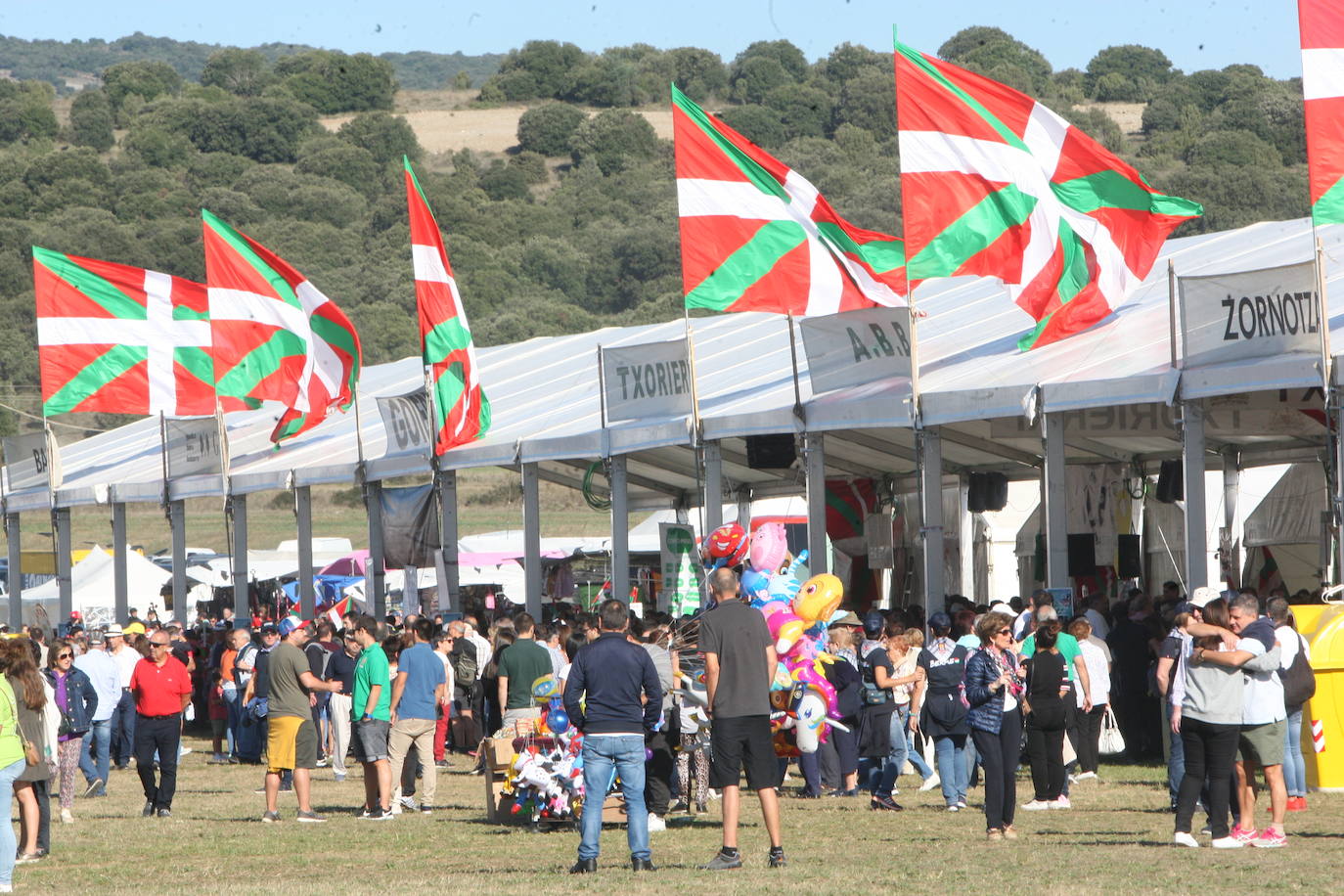 Al acto festivo acuden miles de simpatizantes del PNV para pasar el día con los dirigentes del partido 