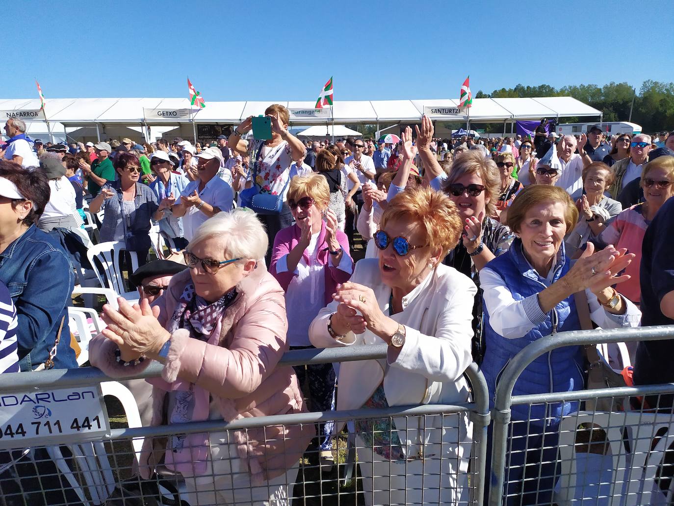 Al acto festivo acuden miles de simpatizantes del PNV para pasar el día con los dirigentes del partido 