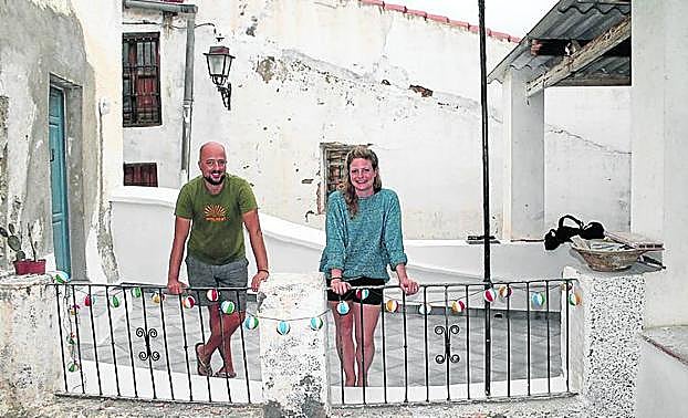 Wijnand y Thysa, en su casa de Polopos.