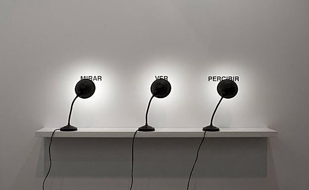 La obra 'Mirar Ver Percibir' (2009) de Muntadas.