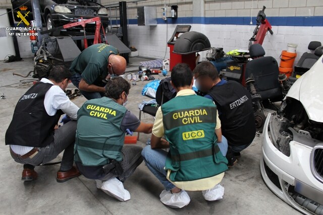 Fotos: Así fue la detención de la pareja sospechosa del asesinato de un vecino de Getxo