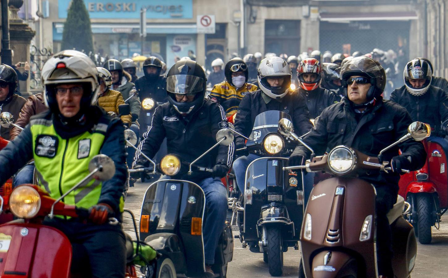 Fotos: Cien vespas recorren Álava