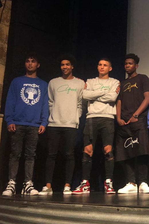 El cantante Betto Snay, angoleño de 38 años, funda la marca Afrook Live Style, que pretende «visibilizar y normalizar la diversidad»