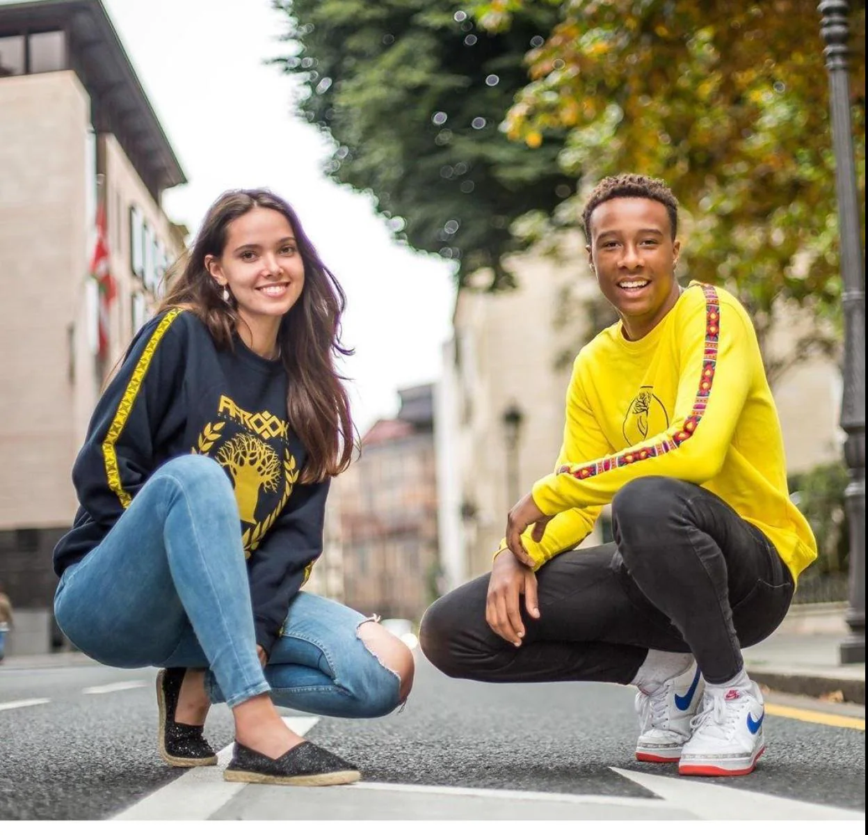 Un rapero de San Francisco crea una firma de ropa urbana para despertar los colores de este barrio bilbaíno