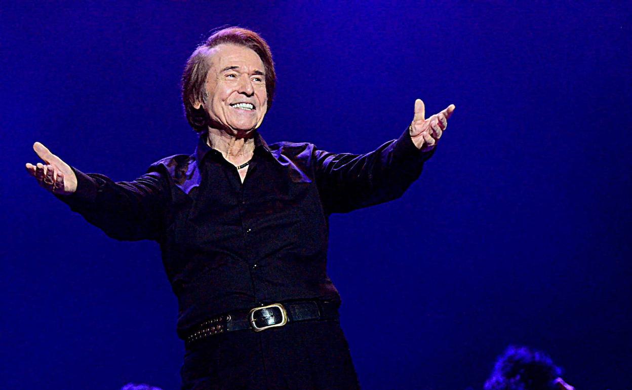 Raphael ofició teatral y mefistofélico.