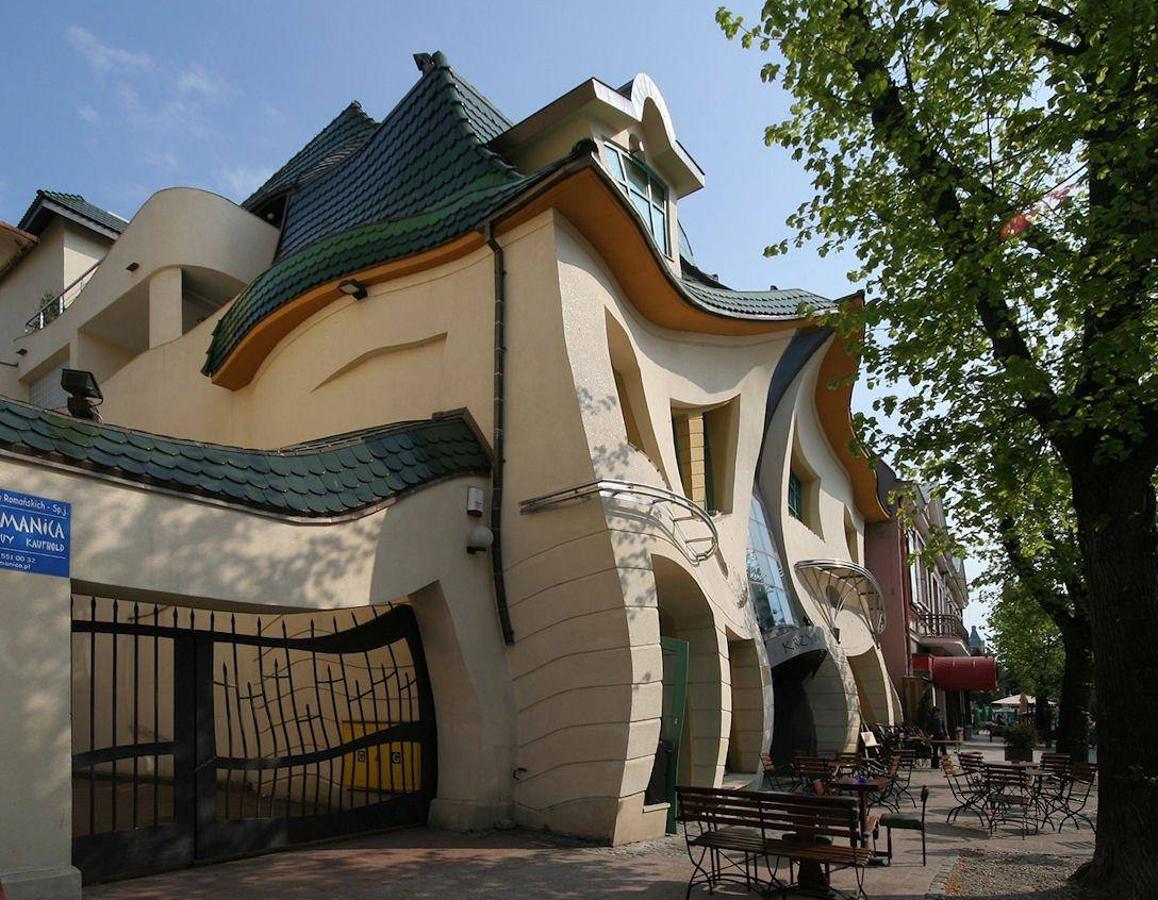 Krzywy Domek o 'La casa torcida' (Polonia)