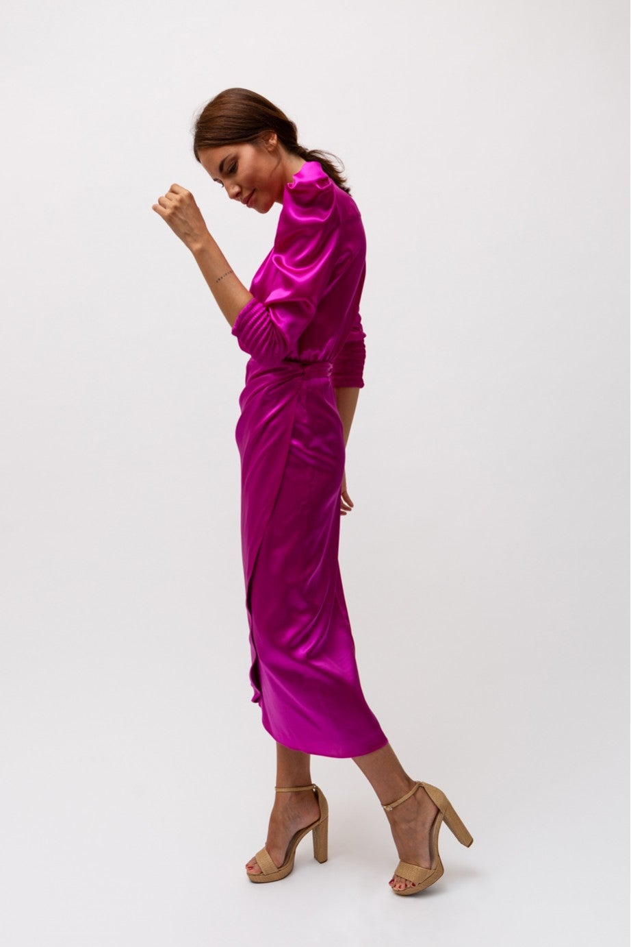 Inés Martín Alcalde, la firma que vistió a Nuria Roca en el enlace de Sergio Ramos y Pilar Rubio, comienza su gira por 12 ciudades españolas y hará parada en Vizcaya a partir del 16 de octubre