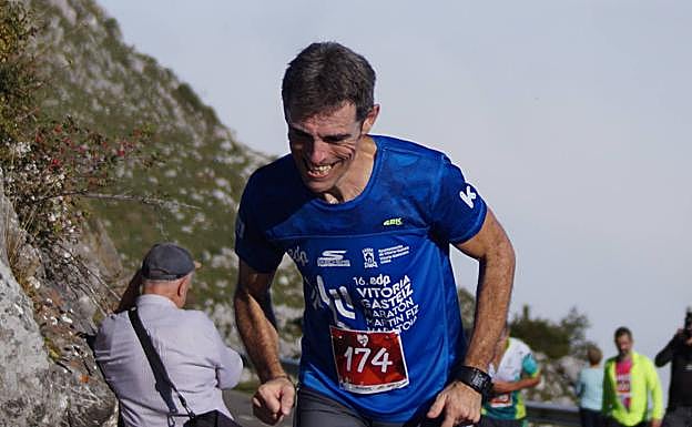 Imagen principal - Sobrevivir al infierno para alcanzar el cielo en el Angliru