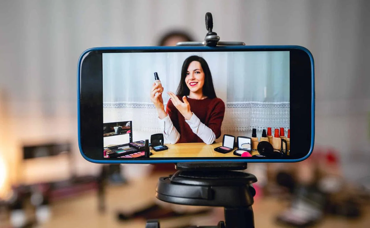Cinco trípodes para móvil con los que mejorar tus fotos y vídeos: guía de  compra con mejores recomendaciones