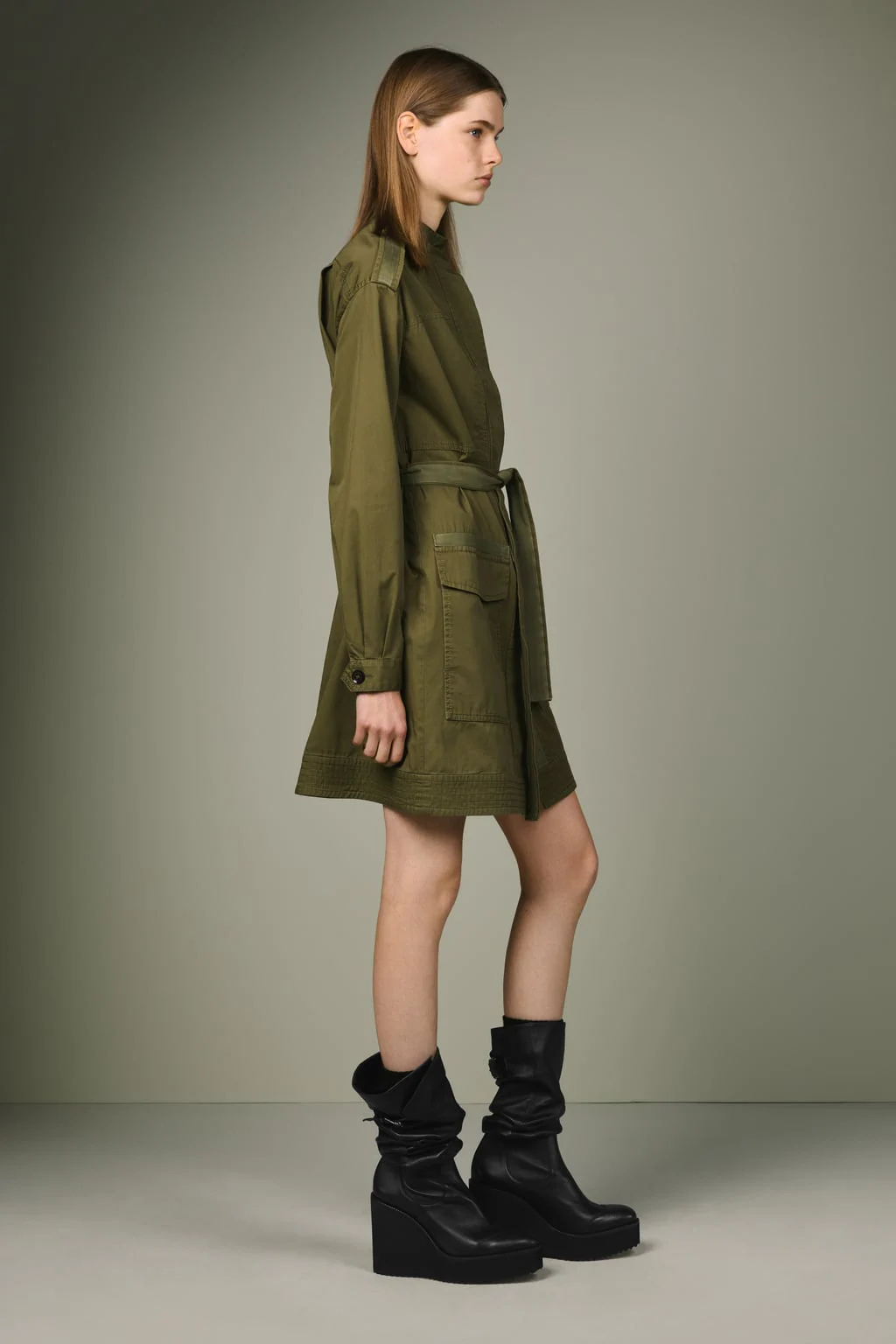 Zara lanza la tercera colección SRPLS, una línea de estética militar cuyos diseños se han vuelto imprescindibles en los looks de Marta Ortega