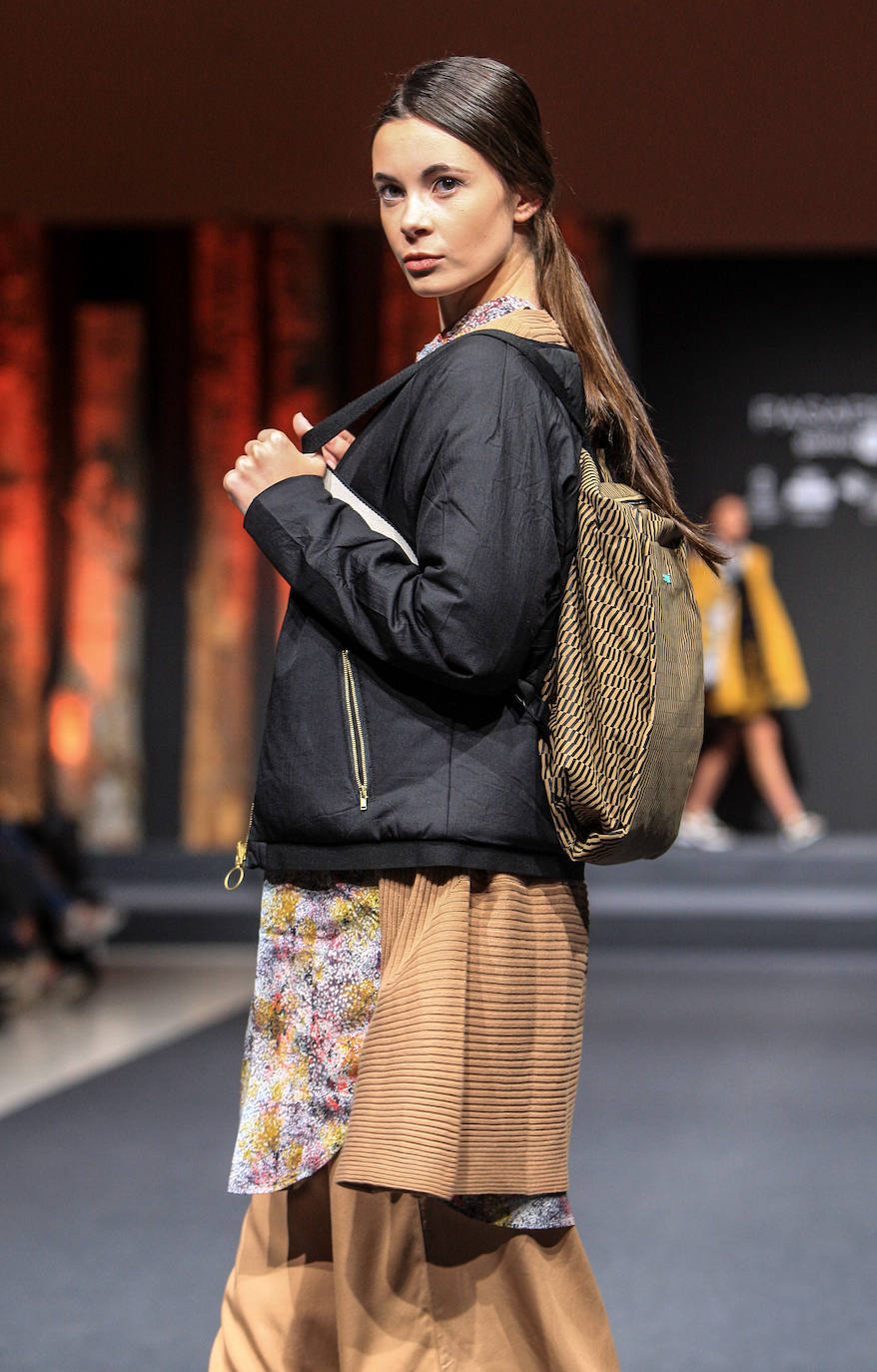 Fotos: Superposiciones y estilo setentero, primeras tendencia en la pasarela Gasteiz On