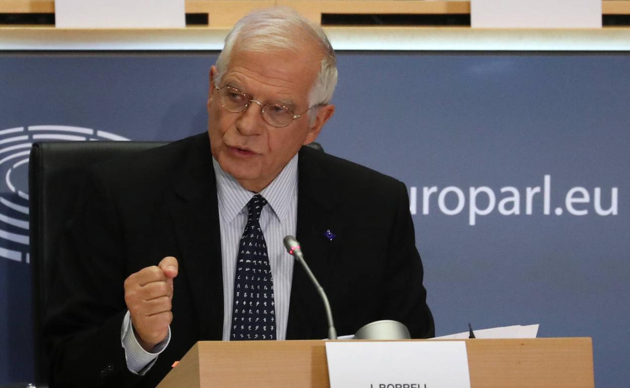 Borrell pasa el examen en la Eurocámara