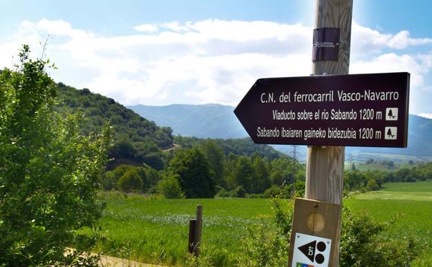 La Vía Verde del antiguo ferrocarril, que atraviesa Álava, está preparada para senderistas 