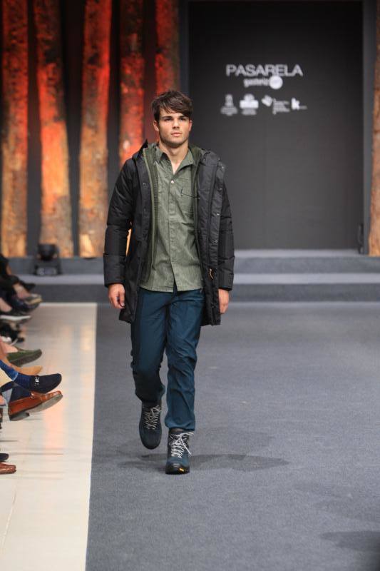 Fotos: El &#039;total black&#039; y el estilo militar dan la batalla esta temporada