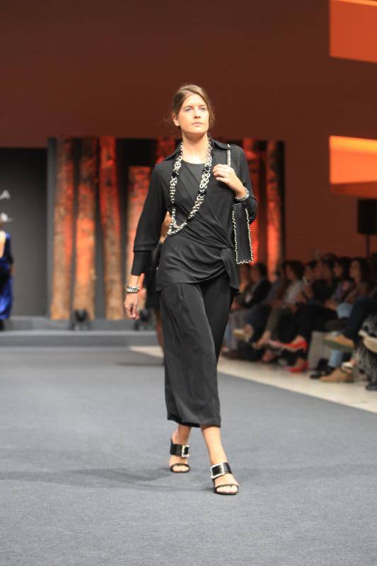 Fotos: El &#039;total black&#039; y el estilo militar dan la batalla esta temporada