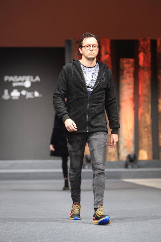 Fotos: El &#039;total black&#039; y el estilo militar dan la batalla esta temporada