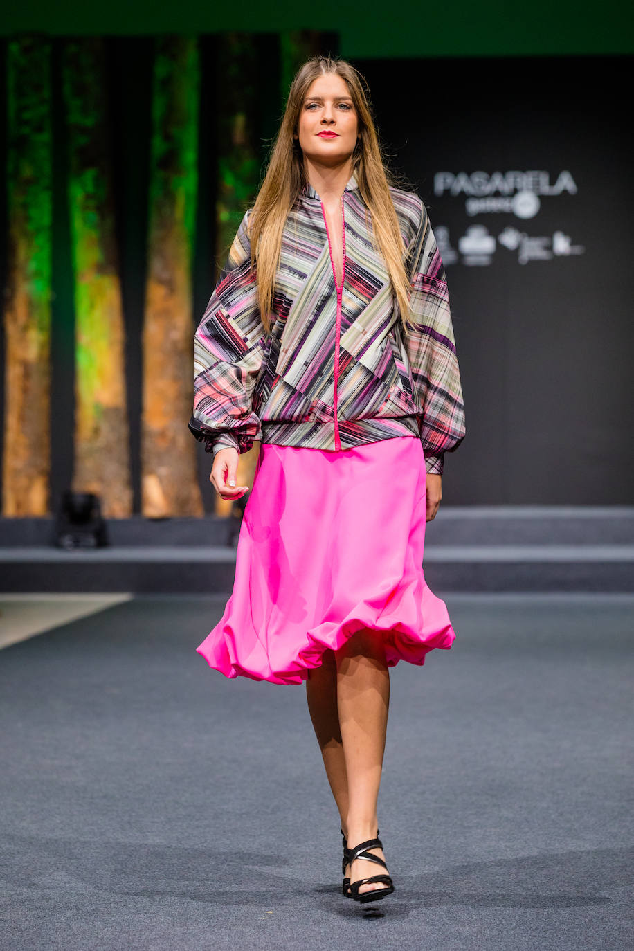 Propuestas sostenibles, diseños extravagantes y moda infantil han protagonizado la segunda jornada de la cita 'fashion' en el Palacio Europa de Vitoria