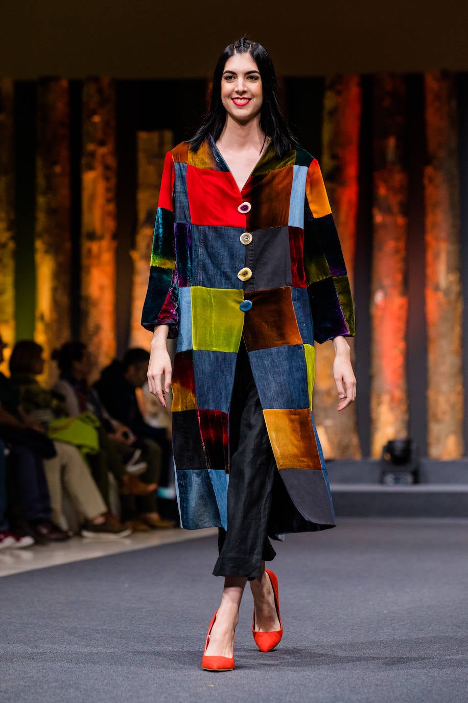 Propuestas sostenibles, diseños extravagantes y moda infantil han protagonizado la segunda jornada de la cita 'fashion' en el Palacio Europa de Vitoria