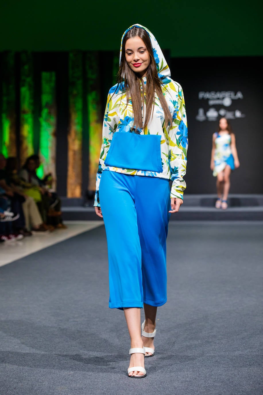 Propuestas sostenibles, diseños extravagantes y moda infantil han protagonizado la segunda jornada de la cita 'fashion' en el Palacio Europa de Vitoria