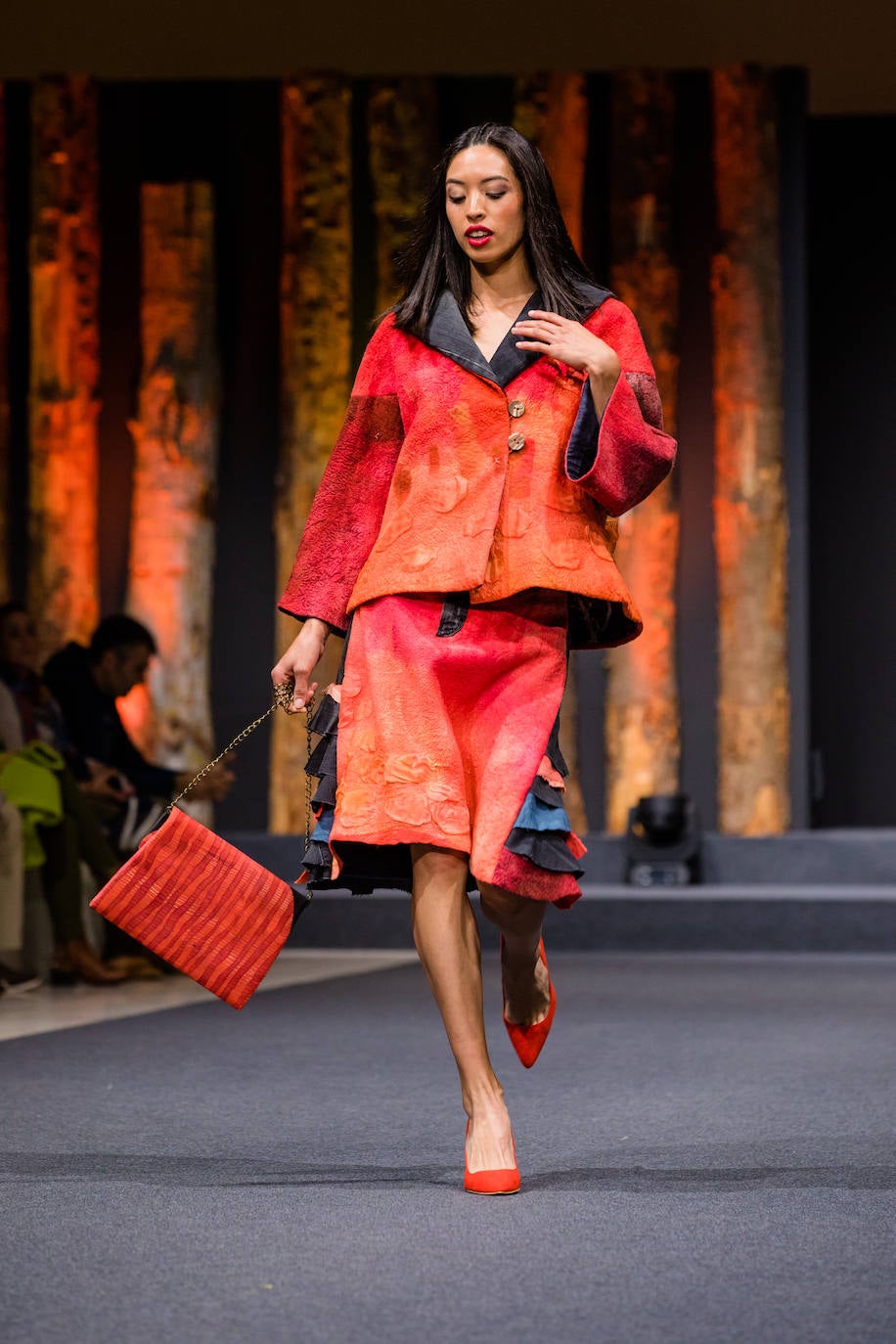 Propuestas sostenibles, diseños extravagantes y moda infantil han protagonizado la segunda jornada de la cita 'fashion' en el Palacio Europa de Vitoria