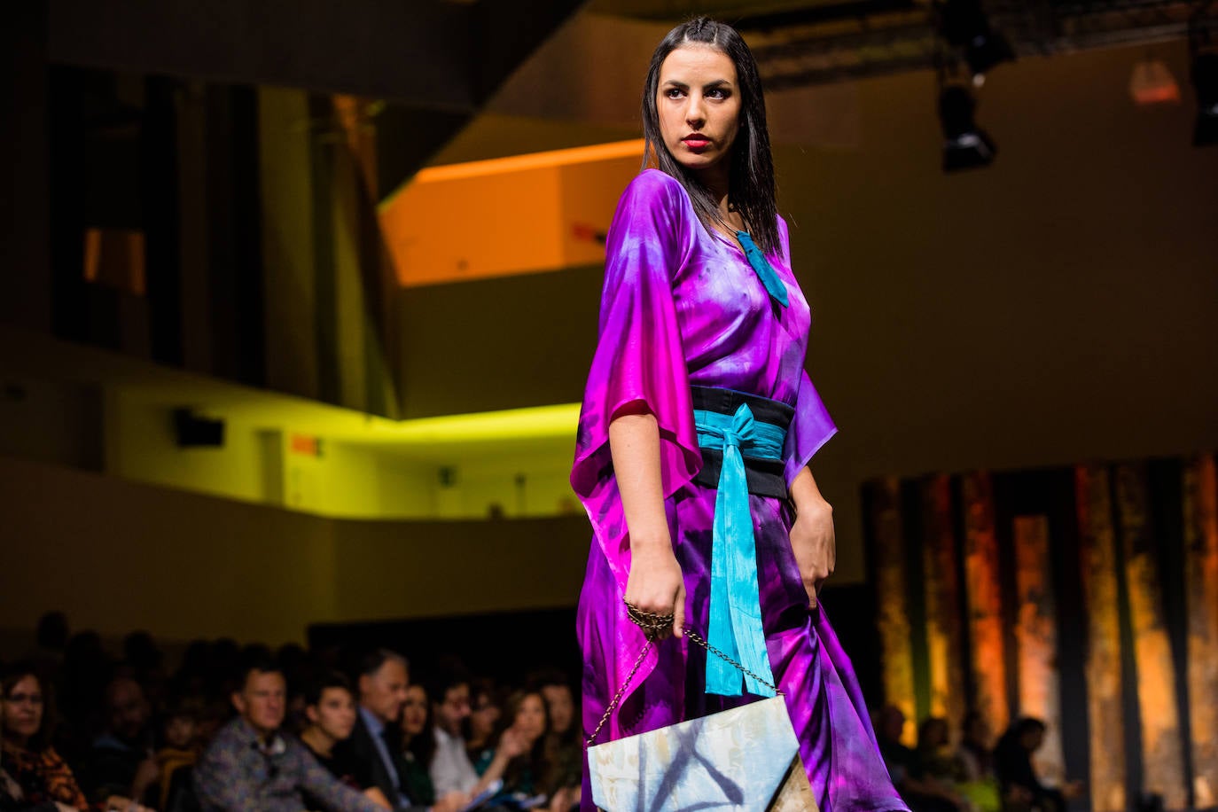 Propuestas sostenibles, diseños extravagantes y moda infantil han protagonizado la segunda jornada de la cita 'fashion' en el Palacio Europa de Vitoria