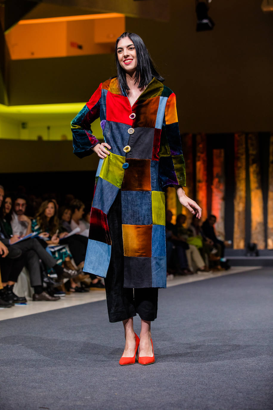 Propuestas sostenibles, diseños extravagantes y moda infantil han protagonizado la segunda jornada de la cita 'fashion' en el Palacio Europa de Vitoria