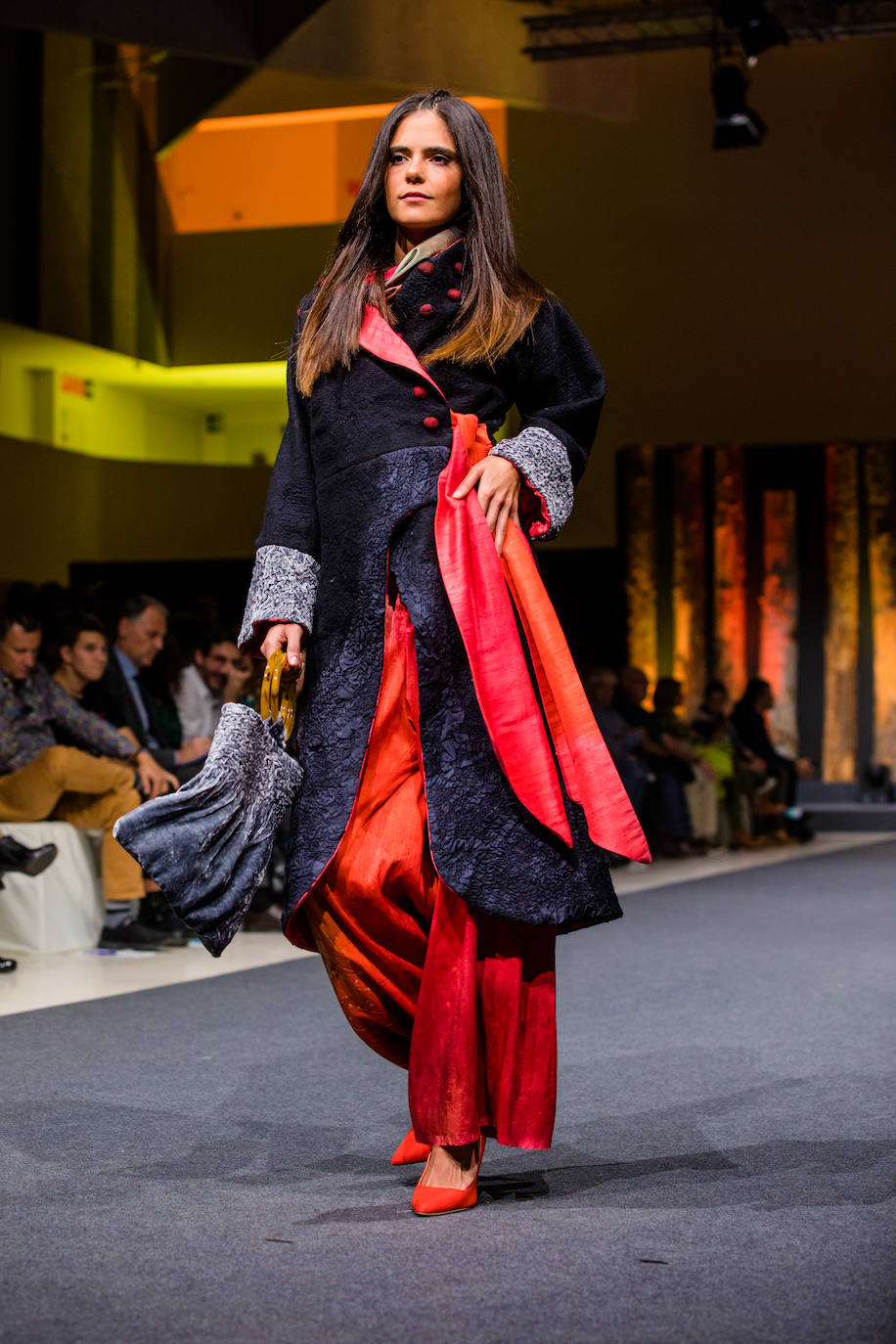 Propuestas sostenibles, diseños extravagantes y moda infantil han protagonizado la segunda jornada de la cita 'fashion' en el Palacio Europa de Vitoria